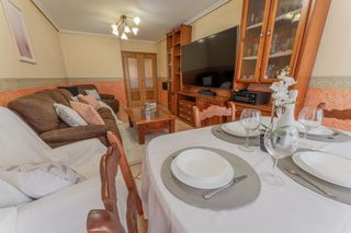 Appartement à Carrús Oeste. Piso con ascensor y parking junto a plaza aparadora