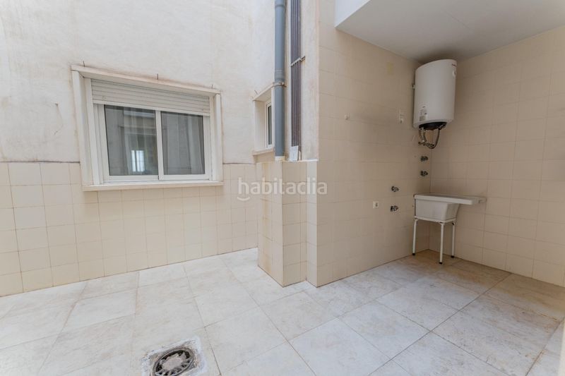 Foto a169820d-f623-4eb0-8e12-e2183300d24c. Planta baixa amb aparcament a Plaza Crevillente - Antiguos Juzgados - El Asilo Elche / Elx