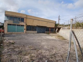 Nau industrial a Algueña. Nave con gran aparcamiento en la algueña !!