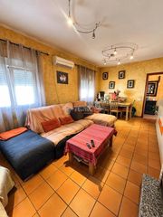 Casa aparellada a San Benito-Soledad-Hispanidad. Casa en venta en ciempozuelos