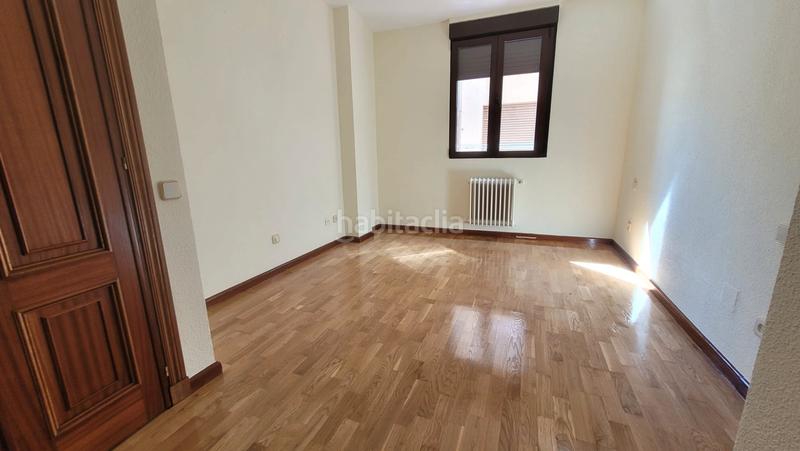 Foto 15957fab-751d-4987-b71e-1cf04f8204ae. Pis amb calefacció aparcament a Almagro Madrid