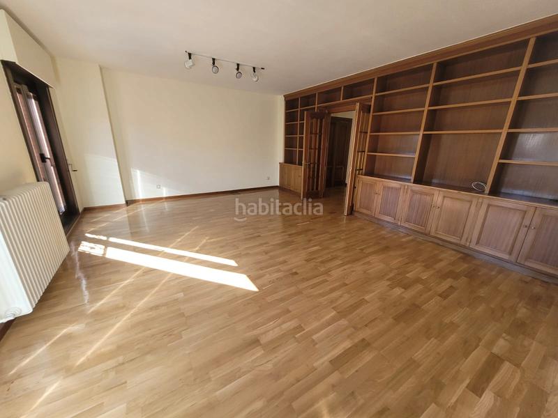 Foto bb3f8645-8137-4502-b91d-5cbe7630eb3a. Pis amb calefacció aparcament a Almagro Madrid