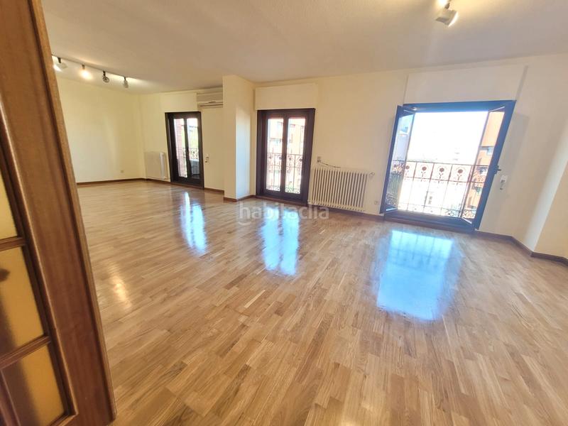 Foto c076aff1-0ff8-4cc0-9fa2-51c5ca98eceb. Pis amb calefacció aparcament a Almagro Madrid