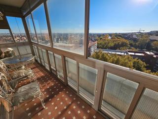 Piso en Calle jacobinia 26. Amplio y luminoso piso con terraza en 10º planta