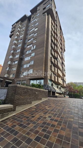 Foto bed1ed20-28b2-4b9c-8154-2bc142dce91e. Pis a calle torrelaguna 123 a San Juan Bautista Madrid