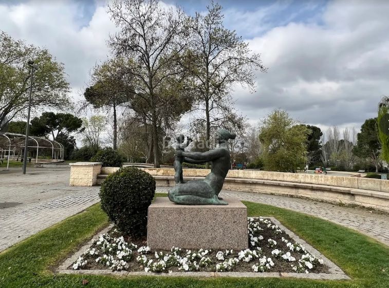 Foto e7b0c970-cda1-4a0f-ad30-4c6968bd92e7. Xalet amb xemeneia calefacció aparcament piscina a Villaviciosa de Odón