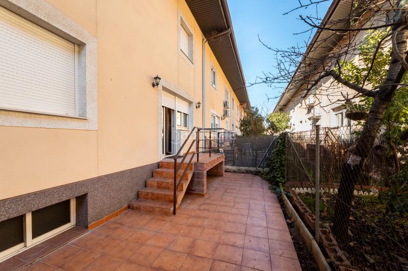 Foto 15e8c430-7576-4545-ace7-8336b694ca1f. Chalet mit parking in Ensanche Alcalá de Henares