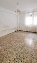 Piso en Calle fernán caballero 17. Piso a la venta de tres dormitorios con ascensor en zona de comi