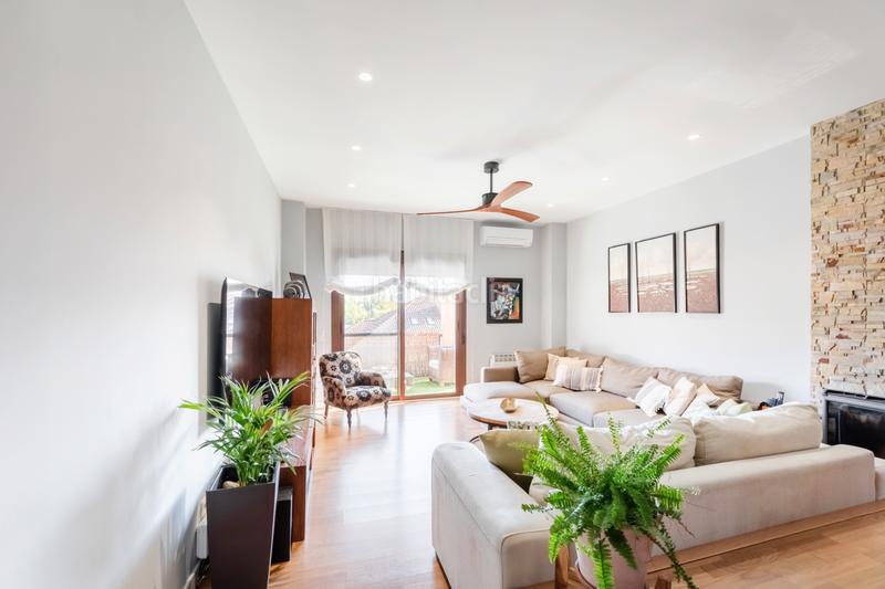 Foto 30ce6abd-3832-4940-9bec-7e0621d6b610. Casa pareada magnífico chalet pareado en Valdeolmos - Alalpardo