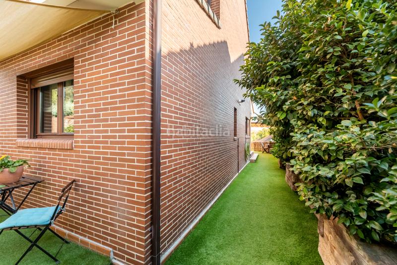 Foto b8a780cb-2262-4f3e-9fdd-7041f8792f0e. Casa pareada magnífico chalet pareado en Valdeolmos - Alalpardo