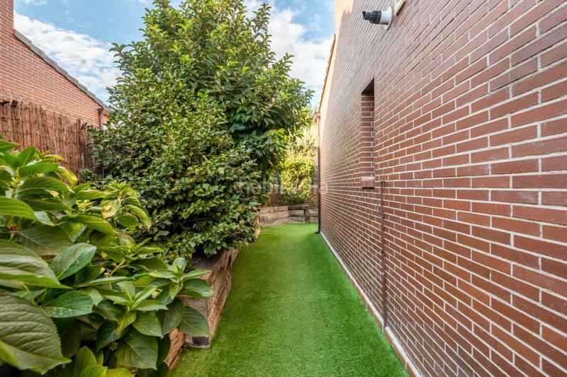 Foto d2951dfd-f935-4cbf-a6b0-cf41ab69a53e. Casa pareada magnífico chalet pareado en Valdeolmos - Alalpardo