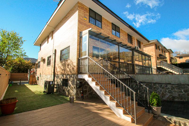 Foto 3f3ffd1a-79c3-4901-a218-15d580630bb7. Xalet amb xemeneia calefacció aparcament piscina a Mataelpino