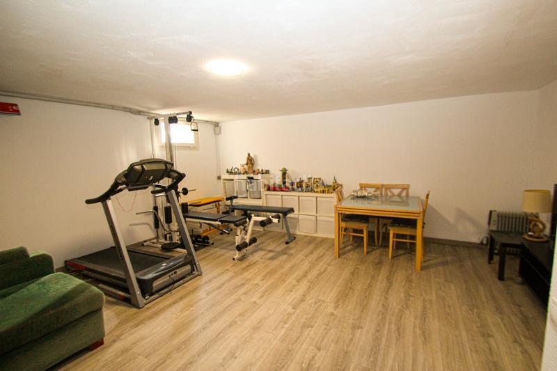 Foto 5a620424-ee46-4356-83d8-48ba7d8fa5c9. Xalet amb xemeneia calefacció aparcament piscina a Mataelpino