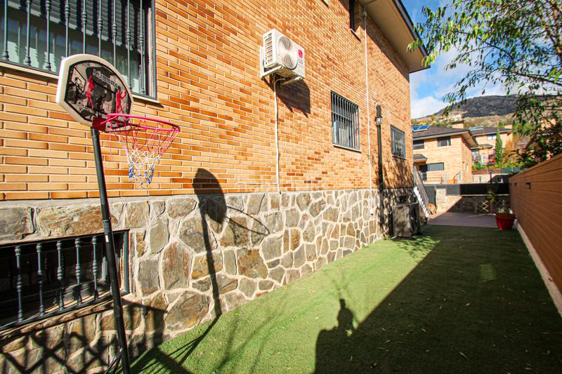 Foto c8bf9ec2-1745-4471-a794-b5cb6d0dfb82. Xalet amb xemeneia calefacció aparcament piscina a Mataelpino