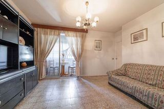 Etagenwohnung  Calle del ampurdán. Piso para reformar