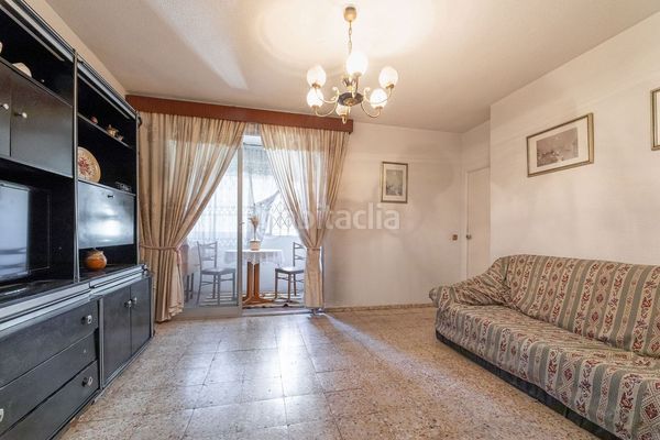 Foto c3672c7b-98e0-4c95-91ce-f1e9a80788ff. Piso  para reformar en Zarzaquemada Leganés