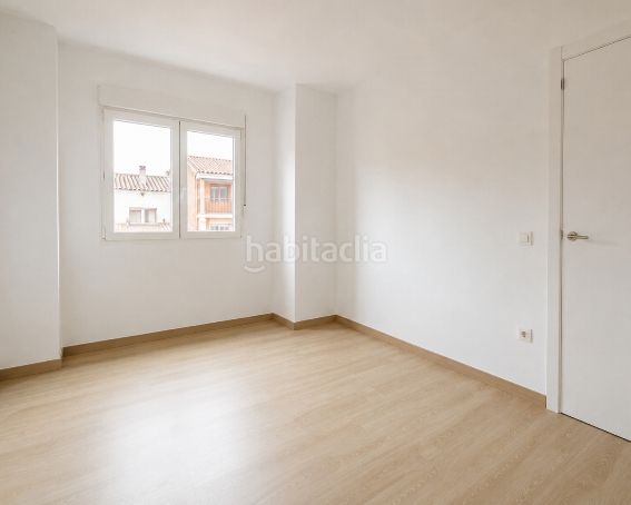 Foto f40aa11c-50ea-42a1-bd14-51777631b257. Pis a Tarazona