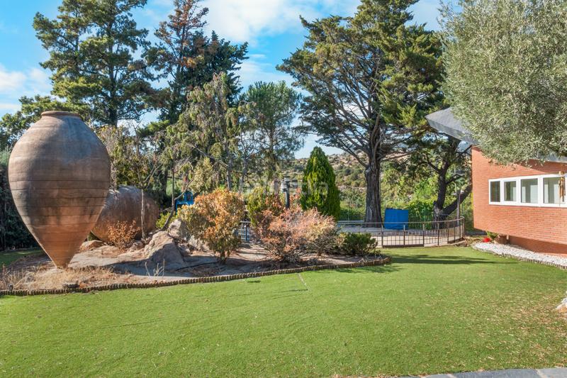 Foto bbe8146b-63df-4ae6-aef2-4ea9c286911a. Chalet in calle el berzalejo 15 in Hoyo de Manzanares