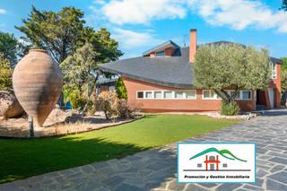 Chalet à Calle el berzalejo 15. Promocion y gestion inmobiliaria vende chalet exclusivo de diseñ