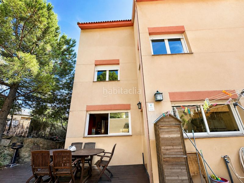 Foto 0e9a61f5-a66a-483d-ba8c-797e558385c1. Casa aparellada a calle del cedro 55 a Los Robles Torrelodones