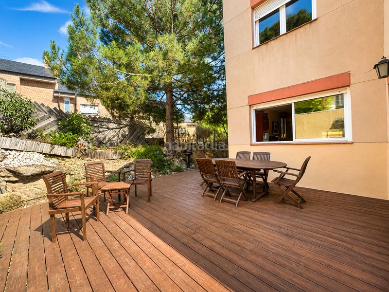 Foto 8d4f276f-d17b-4e26-89fa-285e9be90bd9. Casa aparellada a calle del cedro 55 a Los Robles Torrelodones
