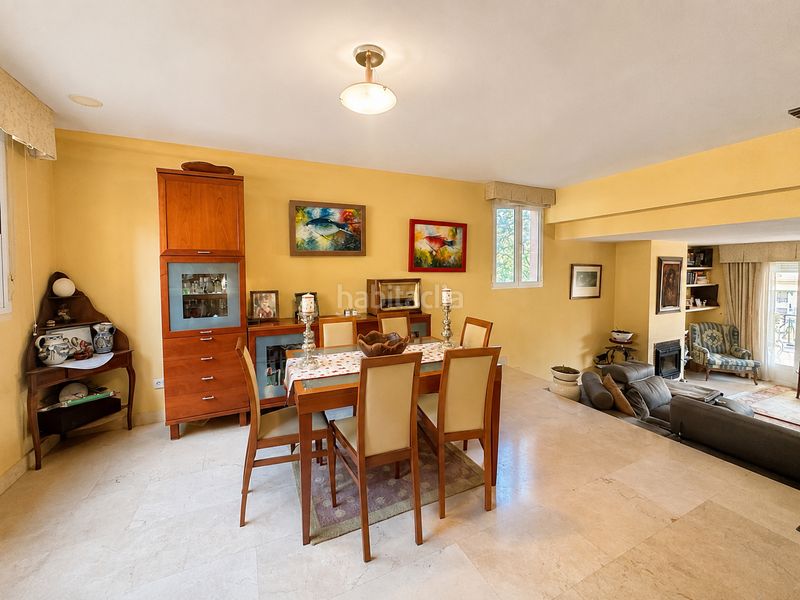 Foto b9b09664-dcd9-4cc9-af90-f2f040014f37. Casa aparellada a calle del cedro 55 a Los Robles Torrelodones