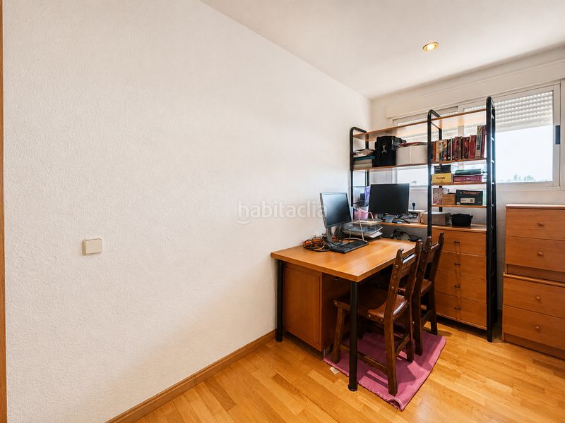 Foto ce842cba-fe09-4fa5-93b4-91416857f319. Casa aparellada a calle del cedro 55 a Los Robles Torrelodones