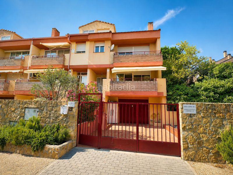 Foto ce9742dd-5626-4a68-a153-09e24e82b3dc. Casa aparellada a calle del cedro 55 a Los Robles Torrelodones