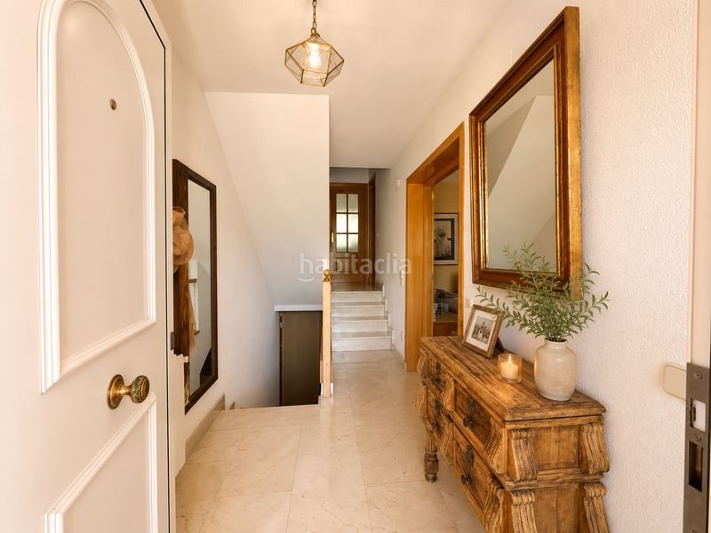Foto 079189dc-2ae8-4980-93f1-b19f56e3f135. Towny house in calle del cedro 55 in Los Robles Torrelodones
