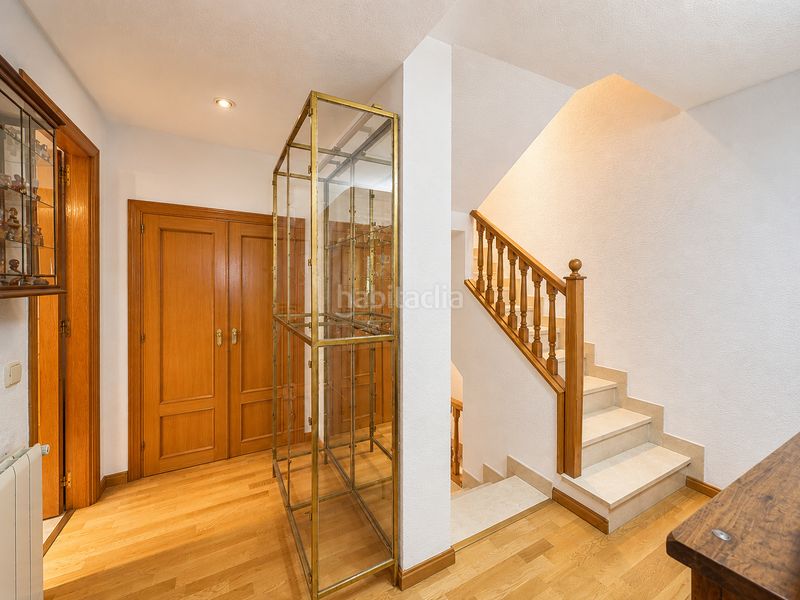 Foto 7b03b979-068c-4fd2-a081-36345e3b8f46. Towny house in calle del cedro 55 in Los Robles Torrelodones