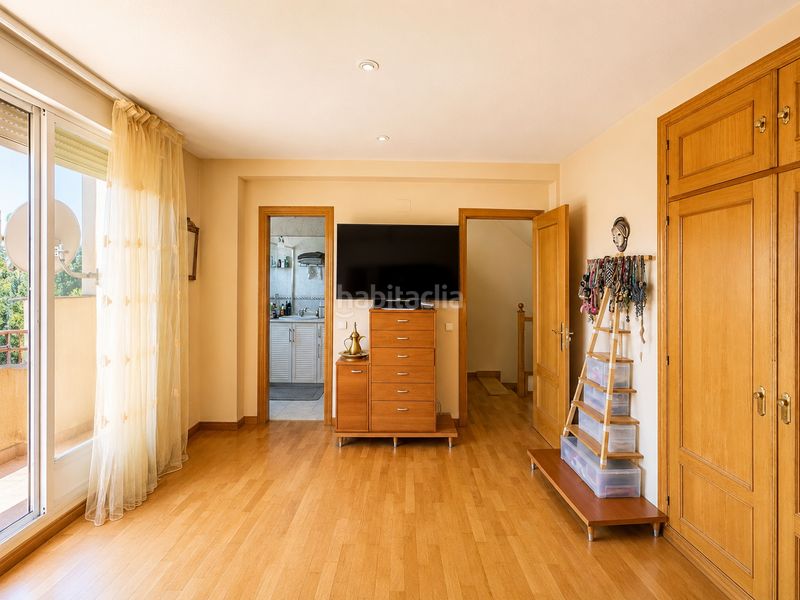 Foto ad2d65cc-62df-48d1-9580-d72b7aecd102. Towny house in calle del cedro 55 in Los Robles Torrelodones