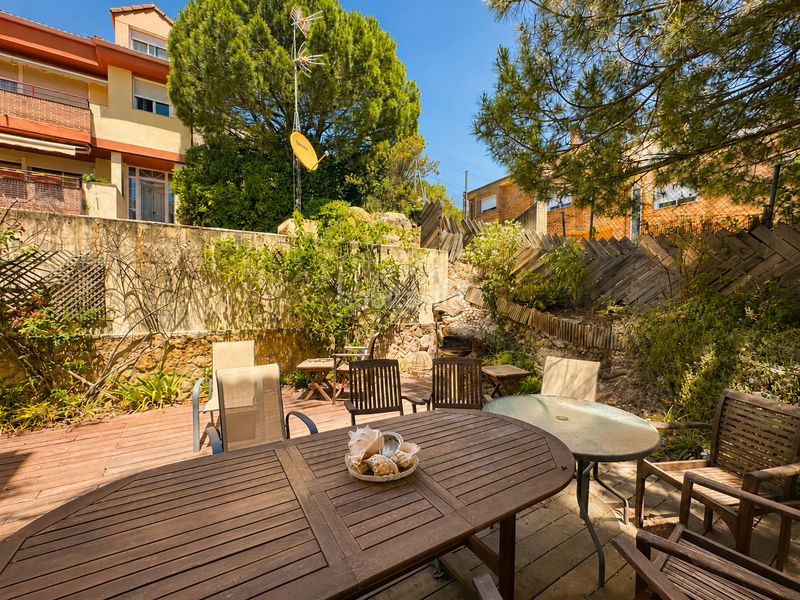 Foto e8c992f3-1f06-4b7e-b2cf-56e77448b863. Towny house in calle del cedro 55 in Los Robles Torrelodones