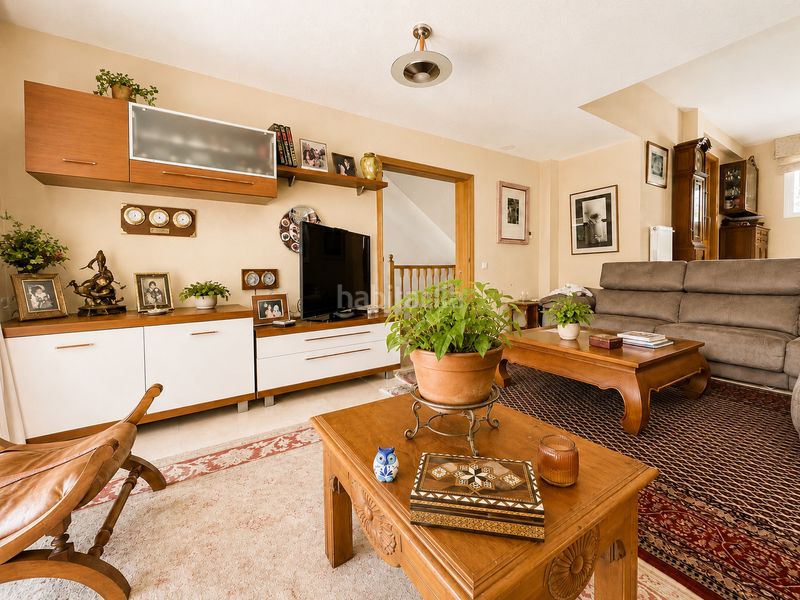 Foto e92eafba-3db6-4e69-8341-ffabcd7a82da. Towny house in calle del cedro 55 in Los Robles Torrelodones