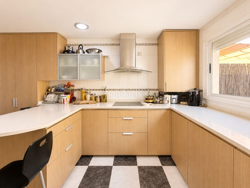 Foto eb8fd89a-2dff-41a2-b4c9-3e145f08601b. Towny house in calle del cedro 55 in Los Robles Torrelodones