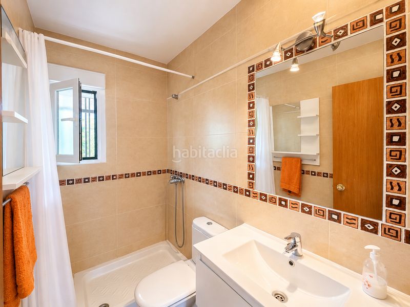 Foto 079a8a5c-a7b3-45d3-a67b-4b8f36a7d0f3. Casa aparellada a calle del arra 54 a Hoyo de Manzanares
