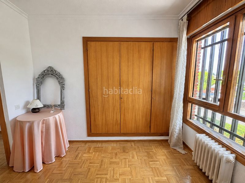 Foto 513ee3ac-6c9a-4084-8ae0-542798a4742a. Casa aparellada a calle del arra 54 a Hoyo de Manzanares