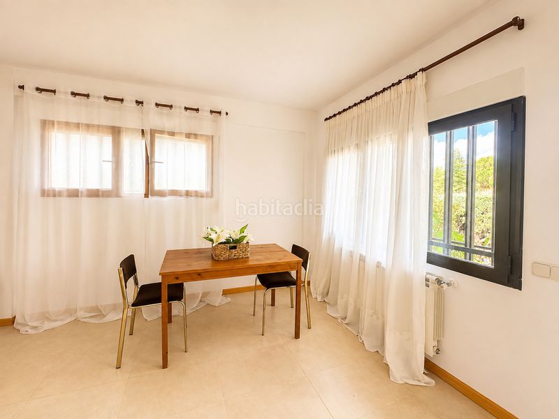 Foto d5df6c12-39d3-43f3-8604-c736f9bb615f. Casa aparellada a calle del arra 54 a Hoyo de Manzanares