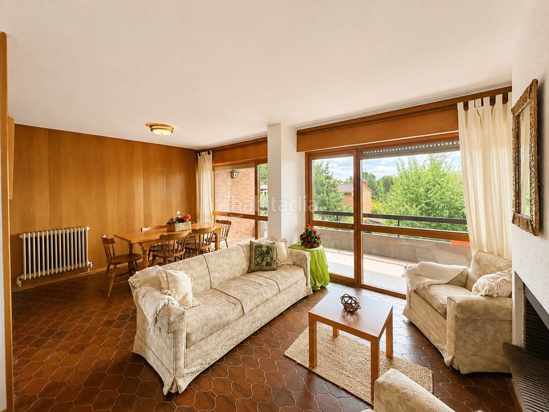 Foto e1e3bd28-d7e3-474a-8ee1-e5dbcccb3305. Casa aparellada a calle del arra 54 a Hoyo de Manzanares