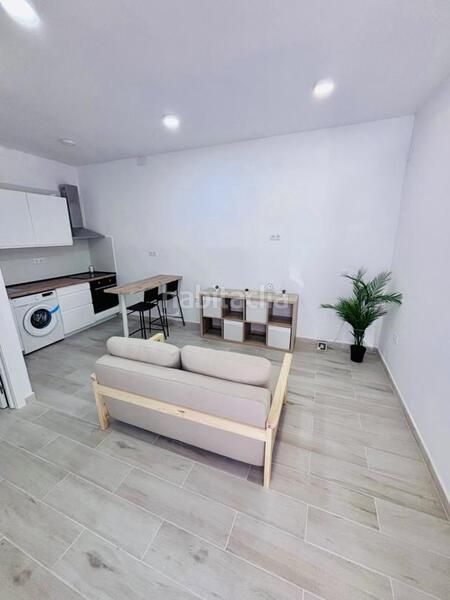 Foto 2fcde0cf-d0a0-4496-b282-41e7149e9ef3. Estudi a Centro Torrejón de Ardoz