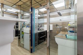 Local Comercial en Centro. Globalpiso torrejón vende local comercial diáfano en calle madri