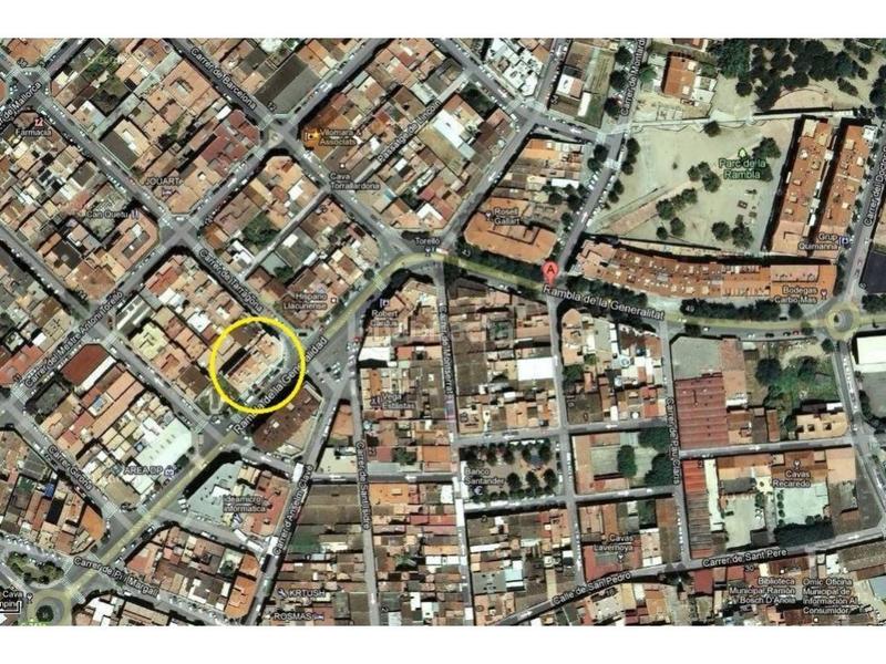 Foto 92814493-a83c-477b-adee-d31f7f0d4c02. Parking coche aparcament a la rambla en Sant Sadurní d´Anoia