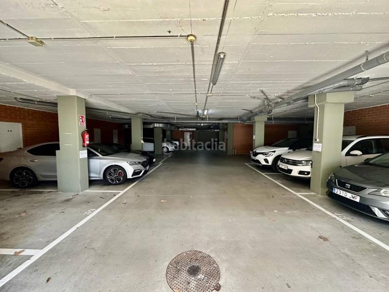 Foto ba75bc49-70be-4e71-93eb-320010523bbc. Aparcament cotxe a carrer jaume guix 7 a Sant Sadurní d´Anoia