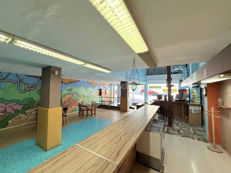 Foto 4c9f0a0e-7c04-49c4-ae0a-3bc398f3c5e1. Traspaso local comercial en arago 19 venta de pizzería servicio a domicilio en Sant Sadurní d´Anoia