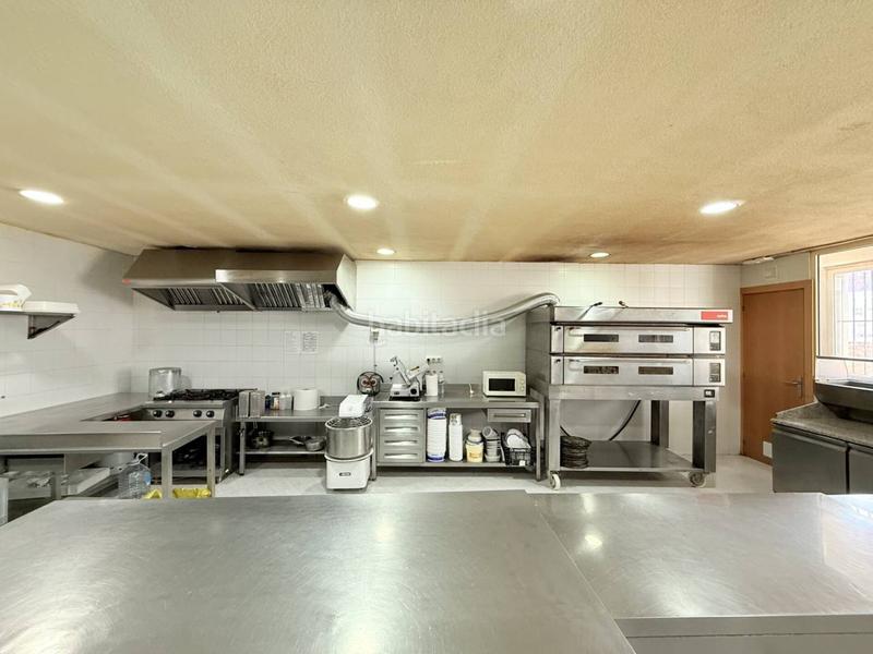 Foto 985923f5-3077-4f54-b58b-488afb0b1046. Traspaso local comercial en arago 19 venta de pizzería servicio a domicilio en Sant Sadurní d´Anoia