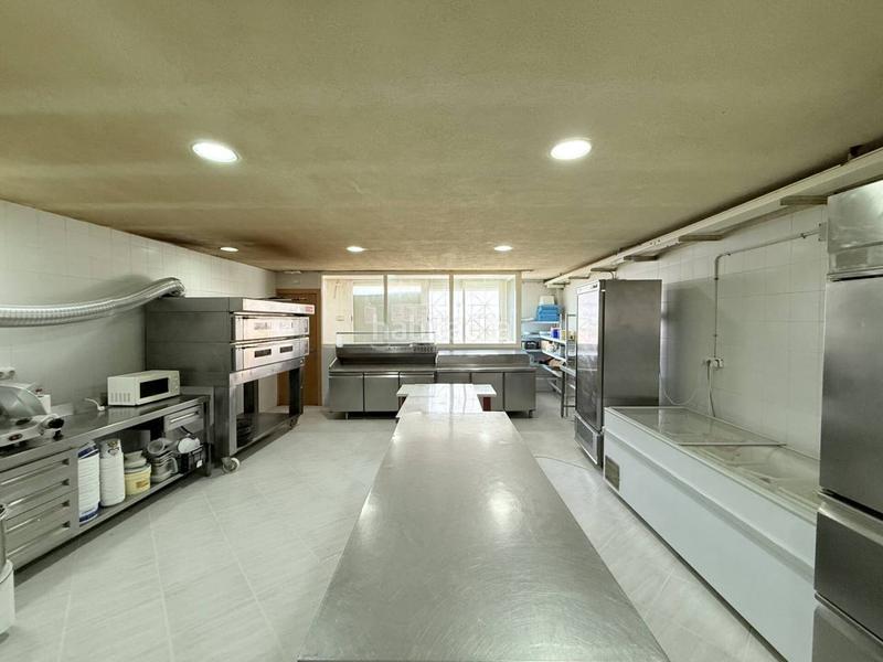 Foto a69c8738-0a9d-4e03-9a46-52de1615ba44. Traspaso local comercial en arago 19 venta de pizzería servicio a domicilio en Sant Sadurní d´Anoia