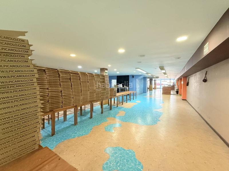 Foto ecd84c0a-4afa-4e7c-80c3-15b272220df2. Traspaso local comercial en arago 19 venta de pizzería servicio a domicilio en Sant Sadurní d´Anoia