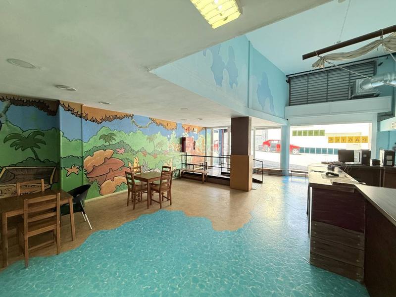 Foto ff0baabb-2e7c-46ff-9db7-02affc928e92. Traspaso local comercial en arago 19 venta de pizzería servicio a domicilio en Sant Sadurní d´Anoia