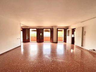 Miete Etagenwohnung  Generalitat. Amplio piso con terraza en alquiler