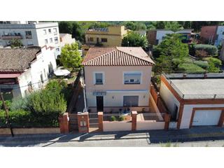 Pis  Anselm clavé. Planta baja independiente en venta en sant llorenç dhortons