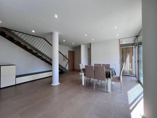 Rent Flat  Avenida francesc macià. Dúplex en alquiler en sant sadurní danoia